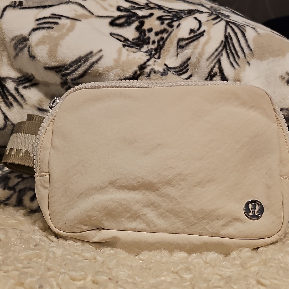 Lululemon Beige Everywhere Belt Bag
